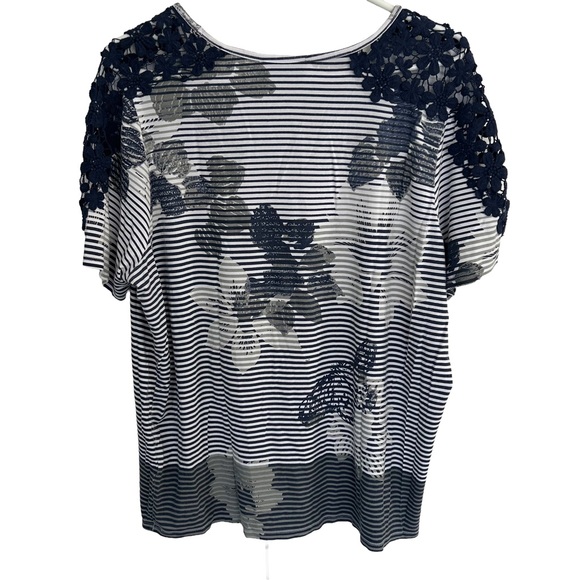 Women’s  Laura Plus Navy and White Striped Floral Top With Lace Sleeves. Size 1X - Picture 4 of 8